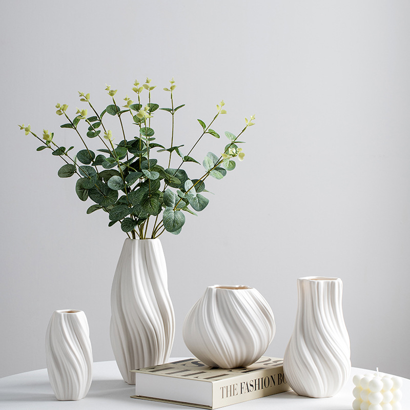 Desk Setup Minimalist - Cremefarbene Nordische Minimalistische Keramikvase, Weiße Biskuit-Glasur